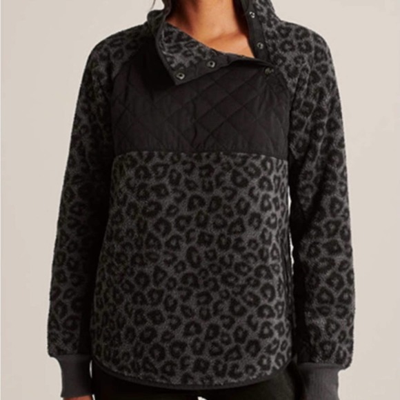 Abercrombie & Fitch Tops - Abercrombie & Fitch Black & Gray Leopard Asymmetrical Snap Fleece Womens Small